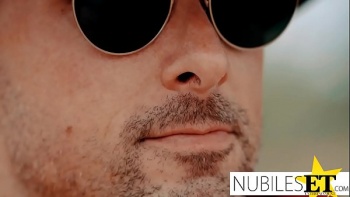 Медленно оголяя интимные части своего тощего тела