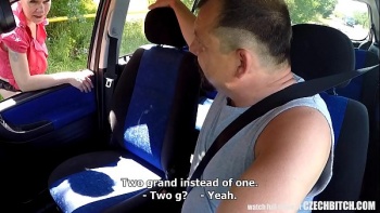 Попадает на съемки