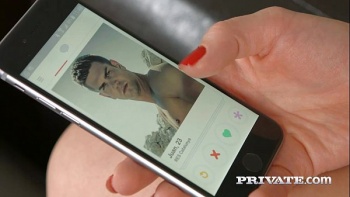 Два парня в подвале связывают девушку и грубо трахают ее онлайн