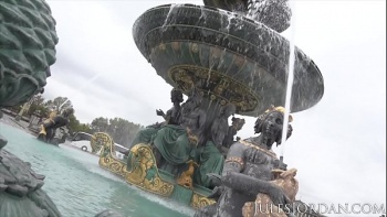 Поэтому разделась полностью