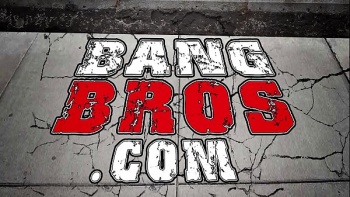 Девка шла по улице