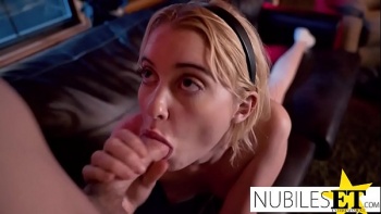 Каждый вечер соседский парень зачастил к телочке