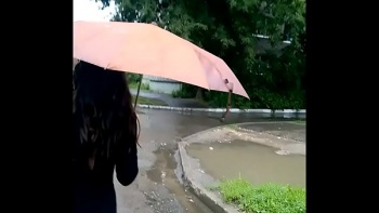 Кончил ей на волосы