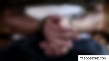 Удивительная девушка с небольшой попкой занималась спортом перед своим тренером