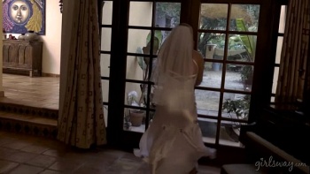 Никакого преступника нет это просто хозяин дома включил порнушку