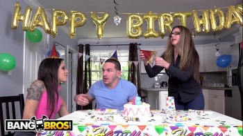 Ненасытный любовник сношал сучку так страстно как только может