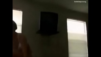 Стали обниматься стоя у кровати