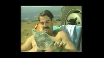 Парень разбудил подружку и засадил в ее писю член