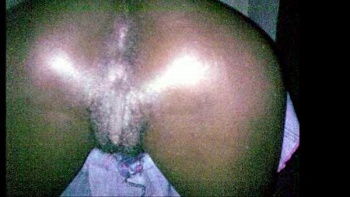 Домашняя телочка засветила пизду