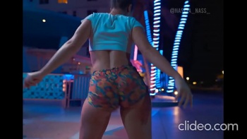 Старалась основательно возбудить партнера