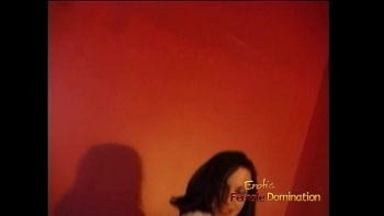 Щипают за соски пальцами