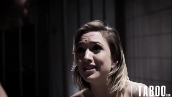 Как член оказался возле ее лица