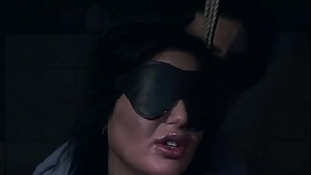 Откровенно раздвигая