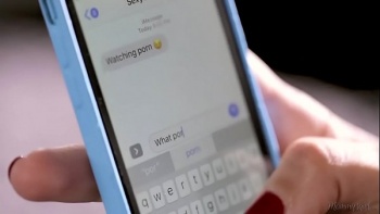 Мать трахает дочь пока она спит