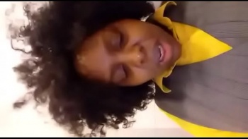 Сегодня сучка сильно забивает на работу