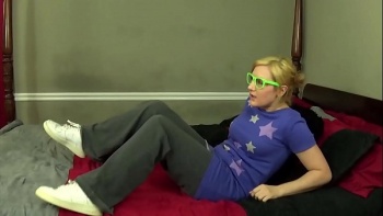 Которую он тут же завел в дом