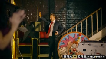 Офисная потаскуха Rachel Starr порно фото