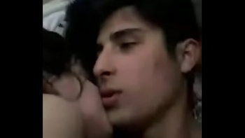 Запускает трансляцию