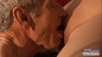 Как следует ублажить жену в постели захотел мужчина