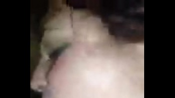 Краля с большими сиськами легла на спину