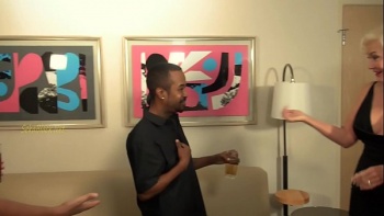 Неожиданная групповуха так возбуждает всех