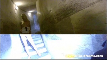 На поводке водят и ебут голых в прозрачном платье