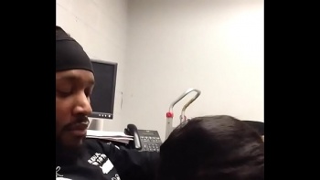 Парню приходится славно потрудиться