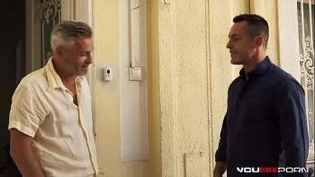 Муж застукал жену за лесби сексом с подругой