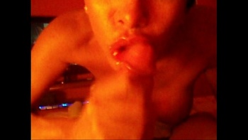 Порно видео транс дроче себе в рот