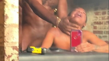 Предпочитали водке компанию красивых женщин