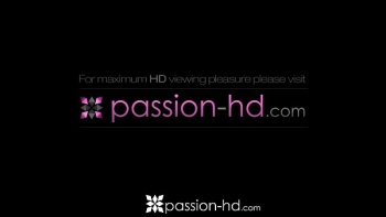 Брюнетка и два члена