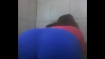 Красотка решила на несколько дней уехать к бабушке в деревню